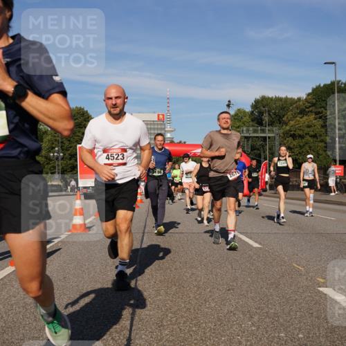 07.09.2025 - BARMER Alsterlauf Yannick Fuchs http://msf.ph/oto/8824710 07.09.2025 09:50:13 Laufen 4701, 4523, 5196, 2678, 515, 3249, 97 meine-sportfotos.de