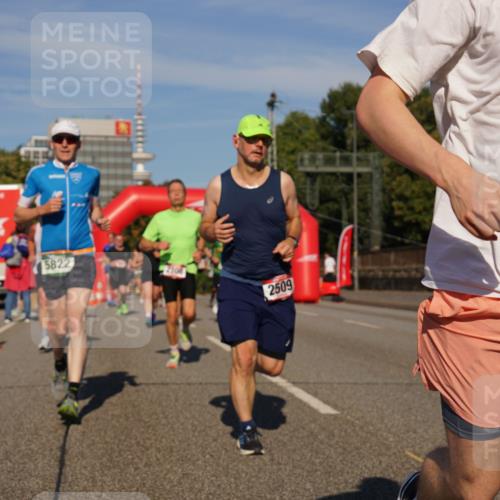 07.09.2025 - BARMER Alsterlauf Yannick Fuchs http://msf.ph/oto/8824727 07.09.2025 09:50:17 Laufen 5822, 2509, 36, 2672 meine-sportfotos.de