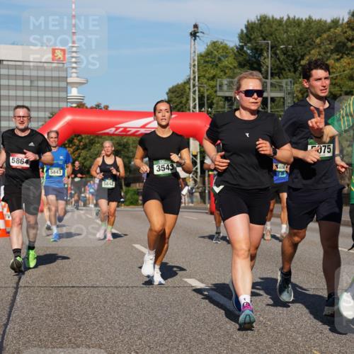 07.09.2025 - BARMER Alsterlauf Yannick Fuchs http://msf.ph/oto/8824743 07.09.2025 09:50:22 Laufen 4920, 5864, 3543, 5843, 5842, 406, 075, 36, 3894 meine-sportfotos.de