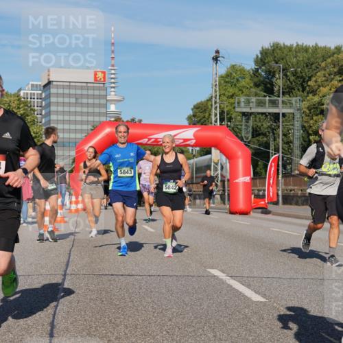 07.09.2025 - BARMER Alsterlauf Yannick Fuchs http://msf.ph/oto/8824749 07.09.2025 09:50:23 Laufen 5864, 5843, 820, 5842, 3543 meine-sportfotos.de