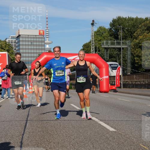 07.09.2025 - BARMER Alsterlauf Yannick Fuchs http://msf.ph/oto/8824752 07.09.2025 09:50:24 Laufen 4920, 5843, 5842 meine-sportfotos.de