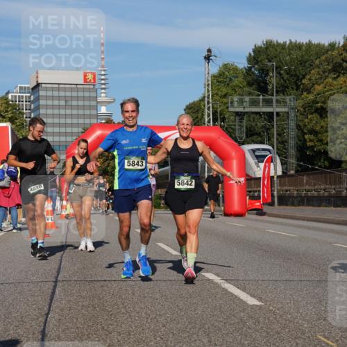 07.09.2025 - BARMER Alsterlauf Yannick Fuchs http://msf.ph/oto/8824753 07.09.2025 09:50:24 Laufen 4920, 201, 5843, 5842 meine-sportfotos.de