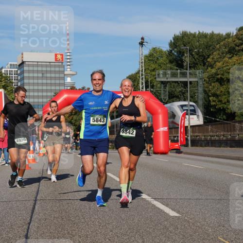 07.09.2025 - BARMER Alsterlauf Yannick Fuchs http://msf.ph/oto/8824754 07.09.2025 09:50:24 Laufen 4920, 5843, 5842 meine-sportfotos.de