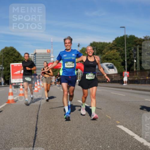 07.09.2025 - BARMER Alsterlauf Yannick Fuchs http://msf.ph/oto/8824757 07.09.2025 09:50:25 Laufen 5843, 5842 meine-sportfotos.de