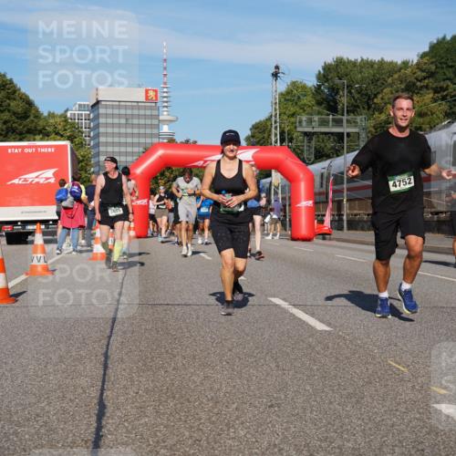 07.09.2025 - BARMER Alsterlauf Yannick Fuchs http://msf.ph/oto/8824779 07.09.2025 09:50:34 Laufen 4752 meine-sportfotos.de