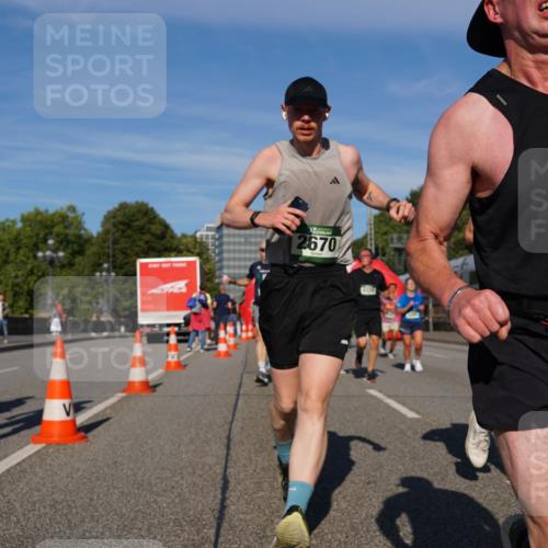 07.09.2025 - BARMER Alsterlauf Yannick Fuchs http://msf.ph/oto/8824801 07.09.2025 09:50:39 Laufen 2670, 4229, 36, 3055, 0 meine-sportfotos.de