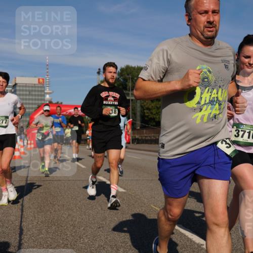 07.09.2025 - BARMER Alsterlauf Yannick Fuchs http://msf.ph/oto/8824917 07.09.2025 09:51:20 Laufen 3277, 18, 3710, 1997 meine-sportfotos.de