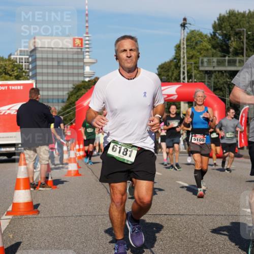 07.09.2025 - BARMER Alsterlauf Yannick Fuchs http://msf.ph/oto/8825054 07.09.2025 09:56:36 Laufen 6181, 5108, 36, 4424 meine-sportfotos.de