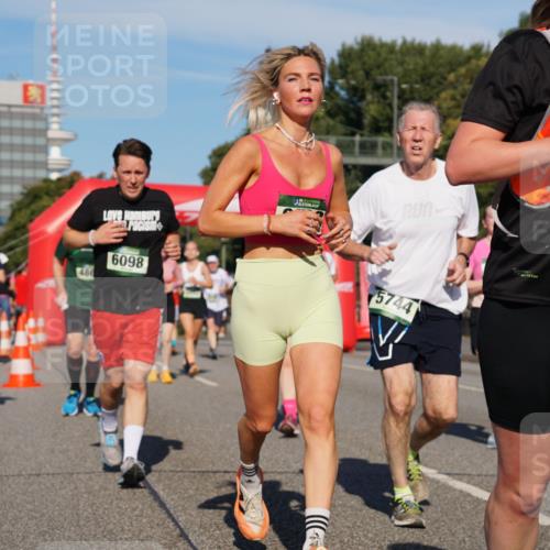 07.09.2025 - BARMER Alsterlauf Yannick Fuchs http://msf.ph/oto/8825068 07.09.2025 09:56:41 Laufen 30, 6098, 5744, 36, 726 meine-sportfotos.de