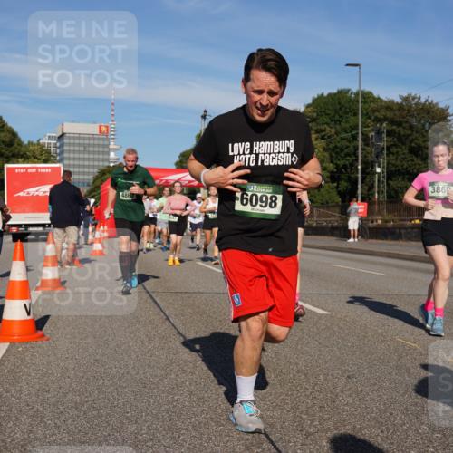 07.09.2025 - BARMER Alsterlauf Yannick Fuchs http://msf.ph/oto/8825075 07.09.2025 09:56:43 Laufen 4867, 323, 6098, 3860 meine-sportfotos.de
