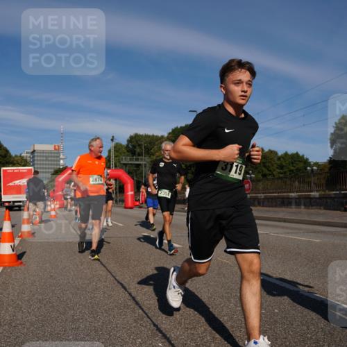 07.09.2025 - BARMER Alsterlauf Yannick Fuchs http://msf.ph/oto/8825259 07.09.2025 09:57:42 Laufen 2874, 2351, 3119 meine-sportfotos.de