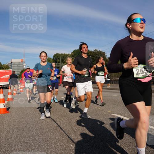 07.09.2025 - BARMER Alsterlauf Yannick Fuchs http://msf.ph/oto/8825328 07.09.2025 09:57:59 Laufen 4139, 3171, 2843, 2798, 0, 255 meine-sportfotos.de