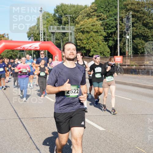 07.09.2025 - BARMER Alsterlauf Yannick Fuchs http://msf.ph/oto/8825452 07.09.2025 09:58:38 Laufen 3498, 2522, 5328, 3826, 76 meine-sportfotos.de