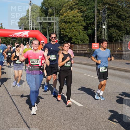 07.09.2025 - BARMER Alsterlauf Yannick Fuchs http://msf.ph/oto/8825461 07.09.2025 09:58:41 Laufen 261, 4735, 4260, 4454, 5512, 3498, 8294 meine-sportfotos.de