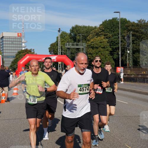 07.09.2025 - BARMER Alsterlauf Yannick Fuchs http://msf.ph/oto/8825501 07.09.2025 09:58:54 Laufen 2138, 486, 4574, 80, 155 meine-sportfotos.de