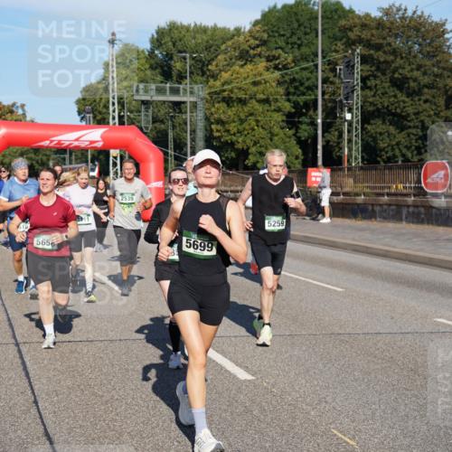 07.09.2025 - BARMER Alsterlauf Yannick Fuchs http://msf.ph/oto/8825512 07.09.2025 09:58:57 Laufen 5656, 2539, 5699, 5259 meine-sportfotos.de