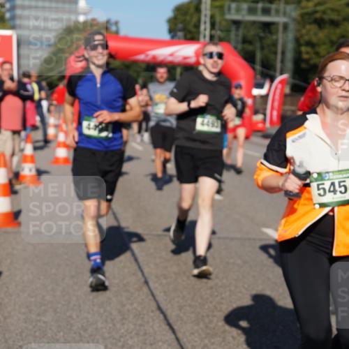 07.09.2025 - BARMER Alsterlauf Yannick Fuchs http://msf.ph/oto/8825528 07.09.2025 09:59:01 Laufen 4493, 5454 meine-sportfotos.de