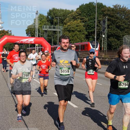 07.09.2025 - BARMER Alsterlauf Yannick Fuchs http://msf.ph/oto/8825537 07.09.2025 09:59:04 Laufen 2298, 10, 5859, 5636, 5794 meine-sportfotos.de