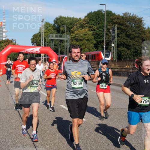 07.09.2025 - BARMER Alsterlauf Yannick Fuchs http://msf.ph/oto/8825538 07.09.2025 09:59:05 Laufen 63, 2298, 5859, 5636, 794 meine-sportfotos.de