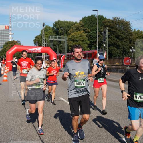 07.09.2025 - BARMER Alsterlauf Yannick Fuchs http://msf.ph/oto/8825539 07.09.2025 09:59:05 Laufen 6346, 298, 5859, 5636, 5794 meine-sportfotos.de