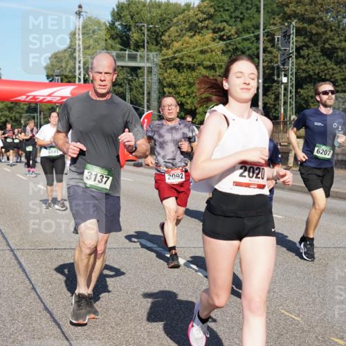 07.09.2025 - BARMER Alsterlauf Yannick Fuchs http://msf.ph/oto/8825601 07.09.2025 09:59:38 Laufen 6041, 3137, 2092, 2020, 6207 meine-sportfotos.de