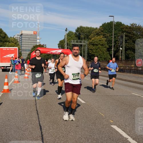 07.09.2025 - BARMER Alsterlauf Yannick Fuchs http://msf.ph/oto/8825679 07.09.2025 10:00:01 Laufen 5695, 2371, 79, 5771, 6280, 2370 meine-sportfotos.de