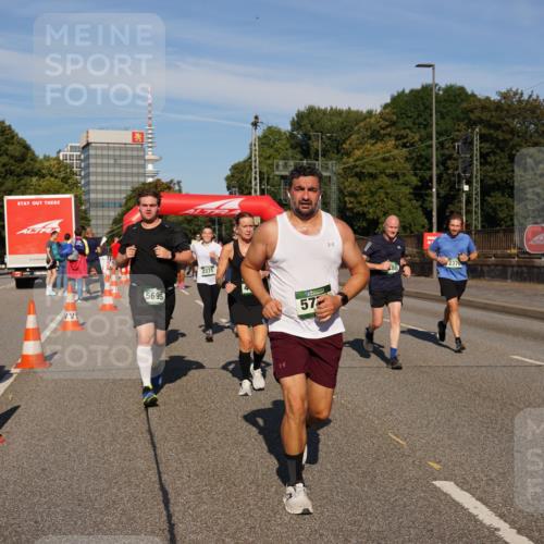 07.09.2025 - BARMER Alsterlauf Yannick Fuchs http://msf.ph/oto/8825681 07.09.2025 10:00:01 Laufen 5695, 2371, 57, 2370 meine-sportfotos.de