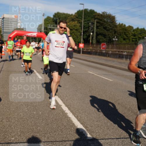 07.09.2025 - BARMER Alsterlauf Yannick Fuchs http://msf.ph/oto/8825724 07.09.2025 10:00:11 Laufen 3832, 8306 meine-sportfotos.de