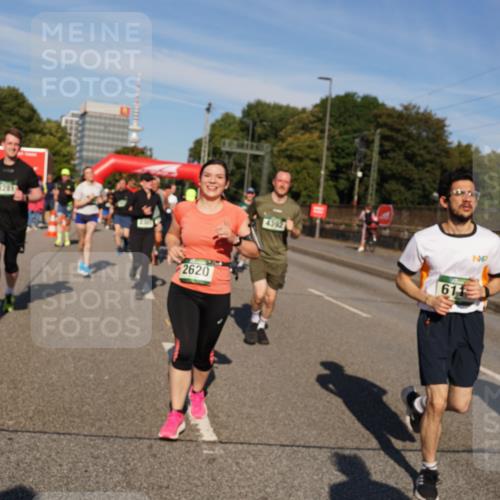 07.09.2025 - BARMER Alsterlauf Yannick Fuchs http://msf.ph/oto/8825817 07.09.2025 10:00:37 Laufen 3245, 2620, 43921, 611 meine-sportfotos.de