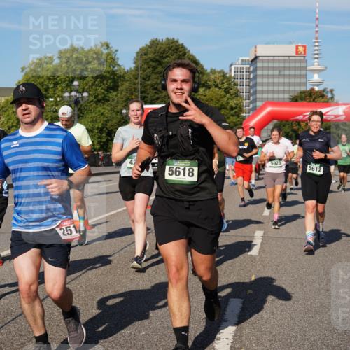 07.09.2025 - BARMER Alsterlauf Yannick Fuchs http://msf.ph/oto/8825842 07.09.2025 10:00:46 Laufen 251, 5618, 5923, 5612, 2986 meine-sportfotos.de