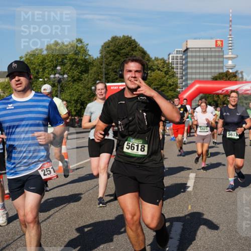 07.09.2025 - BARMER Alsterlauf Yannick Fuchs http://msf.ph/oto/8825843 07.09.2025 10:00:46 Laufen 251, 5618, 5923, 5612, 986 meine-sportfotos.de