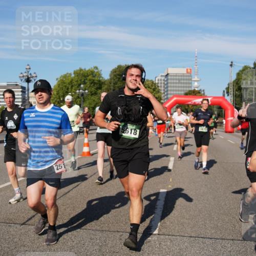07.09.2025 - BARMER Alsterlauf Yannick Fuchs http://msf.ph/oto/8825845 07.09.2025 10:00:46 Laufen 251, 5611, 5618, 36, 8183 meine-sportfotos.de