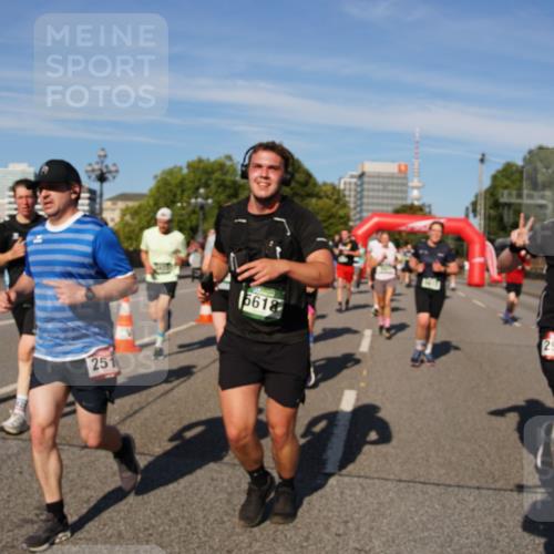 07.09.2025 - BARMER Alsterlauf Yannick Fuchs http://msf.ph/oto/8825847 07.09.2025 10:00:47 Laufen 251, 5618, 2986, 81 meine-sportfotos.de