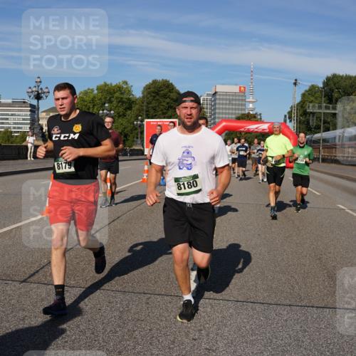 07.09.2025 - BARMER Alsterlauf Yannick Fuchs http://msf.ph/oto/8825859 07.09.2025 10:00:51 Laufen 8179, 8180 meine-sportfotos.de