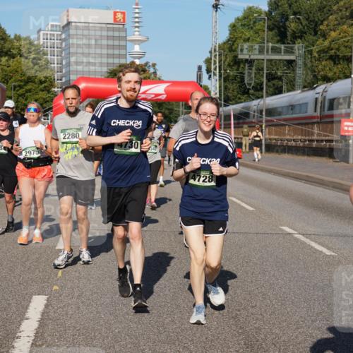 07.09.2025 - BARMER Alsterlauf Yannick Fuchs http://msf.ph/oto/8825870 07.09.2025 10:00:55 Laufen 913, 5684, 2975, 2280, 24, 4730, 24, 4728, 300 meine-sportfotos.de