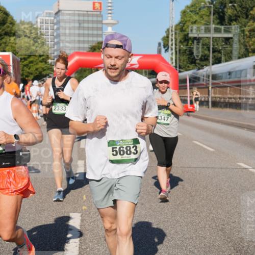 07.09.2025 - BARMER Alsterlauf Yannick Fuchs http://msf.ph/oto/8825878 07.09.2025 10:00:58 Laufen 2975, 2333, 36, 5683, 4347, 16 meine-sportfotos.de