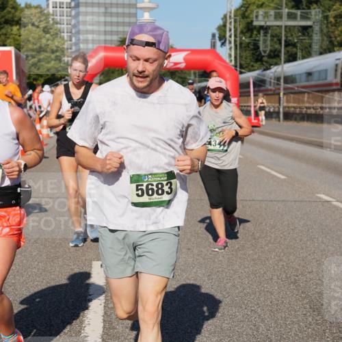07.09.2025 - BARMER Alsterlauf Yannick Fuchs http://msf.ph/oto/8825879 07.09.2025 10:00:58 Laufen 36, 2975, 36, 5683, 434 meine-sportfotos.de