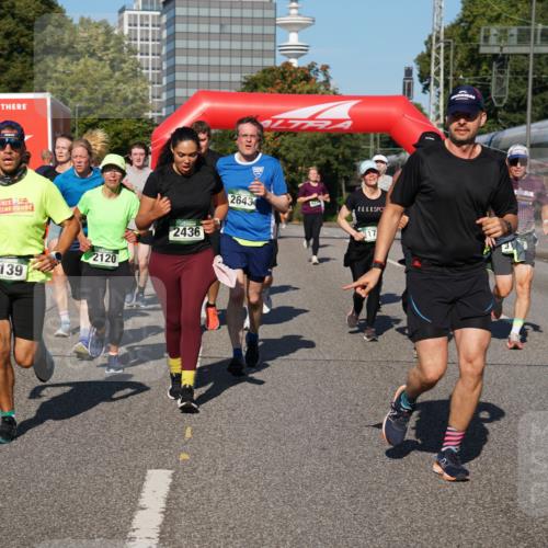 07.09.2025 - BARMER Alsterlauf Yannick Fuchs http://msf.ph/oto/8825895 07.09.2025 10:01:04 Laufen 4697, 27, 2120, 2139, 2436, 2643, 317 meine-sportfotos.de