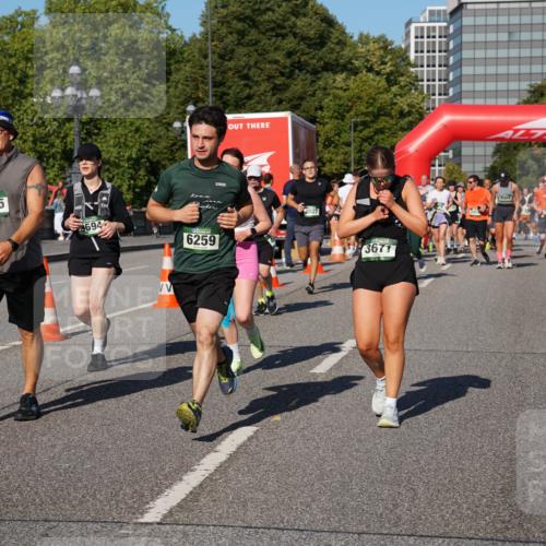 07.09.2025 - BARMER Alsterlauf Yannick Fuchs http://msf.ph/oto/8825969 07.09.2025 10:01:28 Laufen 4775, 3594, 6259, 3671 meine-sportfotos.de