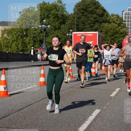 07.09.2025 - BARMER Alsterlauf Yannick Fuchs http://msf.ph/oto/8825980 07.09.2025 10:01:34 Laufen 4932, 4642, 2884, 346, 3958, 5299, 2359, 54, 5670 meine-sportfotos.de