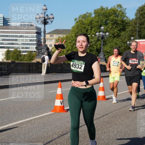 07.09.2025 - BARMER Alsterlauf Yannick Fuchs http://msf.ph/oto/8825982 07.09.2025 10:01:35 Laufen 4932, 2884, 4642, 2768, 3958 meine-sportfotos.de