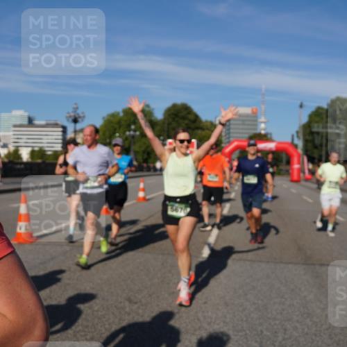 07.09.2025 - BARMER Alsterlauf Yannick Fuchs http://msf.ph/oto/8826003 07.09.2025 10:01:39 Laufen 5670 meine-sportfotos.de
