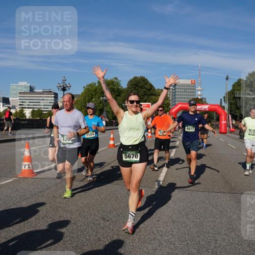 07.09.2025 - BARMER Alsterlauf Yannick Fuchs http://msf.ph/oto/8826004 07.09.2025 10:01:40 Laufen 5299, 2504, 5670, 4817, 5137 meine-sportfotos.de