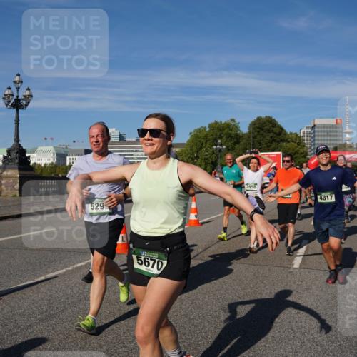 07.09.2025 - BARMER Alsterlauf Yannick Fuchs http://msf.ph/oto/8826009 07.09.2025 10:01:40 Laufen 529, 5670, 3958, 4817, 056 meine-sportfotos.de