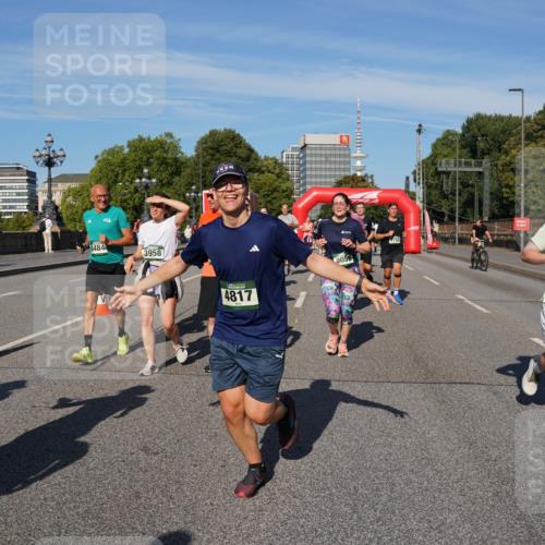 07.09.2025 - BARMER Alsterlauf Yannick Fuchs http://msf.ph/oto/8826011 07.09.2025 10:01:41 Laufen 2504, 8484, 3958, 4817, 8056, 75, 5137 meine-sportfotos.de