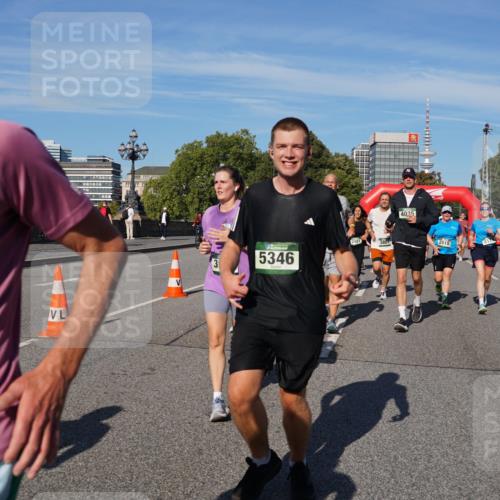 07.09.2025 - BARMER Alsterlauf Yannick Fuchs http://msf.ph/oto/8826030 07.09.2025 10:01:45 Laufen 63, 3, 2481, 3801, 5346, 4035, 2018 meine-sportfotos.de