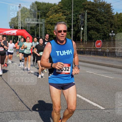 07.09.2025 - BARMER Alsterlauf Yannick Fuchs http://msf.ph/oto/8826073 07.09.2025 10:02:03 Laufen 3991, 2399, 8445, 819, 532 meine-sportfotos.de