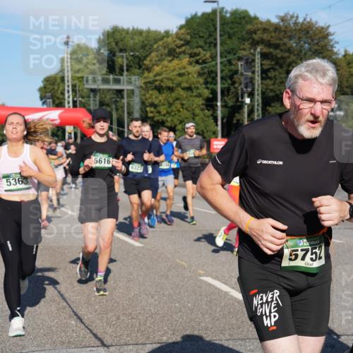 07.09.2025 - BARMER Alsterlauf Yannick Fuchs http://msf.ph/oto/8826113 07.09.2025 10:02:15 Laufen 5616, 5363, 36, 5752, 5050 meine-sportfotos.de