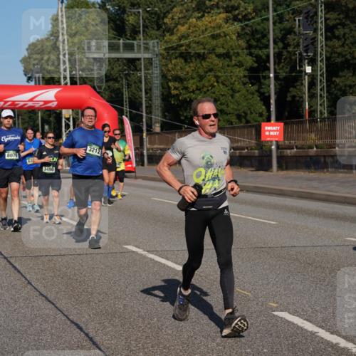 07.09.2025 - BARMER Alsterlauf Yannick Fuchs http://msf.ph/oto/8826163 07.09.2025 10:02:36 Laufen 8076, 63, 3490, 3212 meine-sportfotos.de