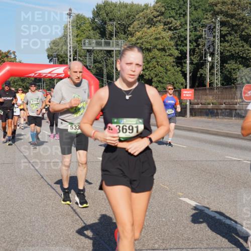 07.09.2025 - BARMER Alsterlauf Yannick Fuchs http://msf.ph/oto/8826217 07.09.2025 10:03:05 Laufen 4715, 533, 3691, 4591, 3427 meine-sportfotos.de